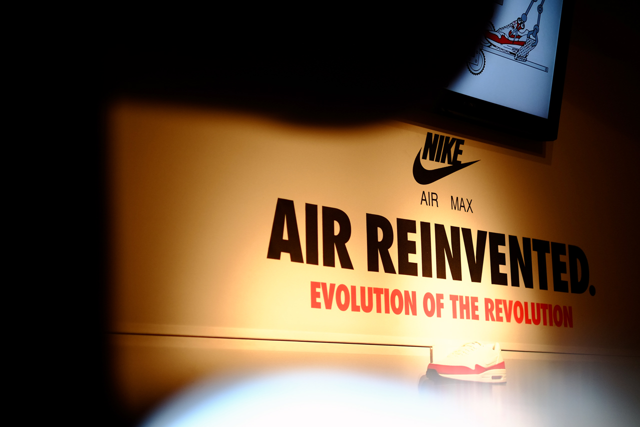http://www.houyhnhnm.jp/blog/edward_chiu/2013/04/01/images/nike-air-max-air-reinvented-installation-juice-hong-kong-1.jpg