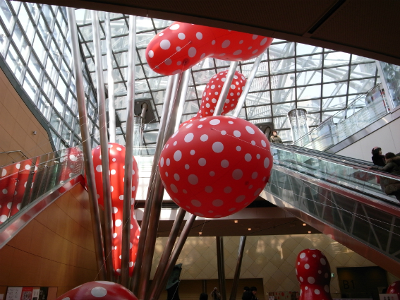 http://www.houyhnhnm.jp/blog/ishimitsu/images/kusama3.jpg