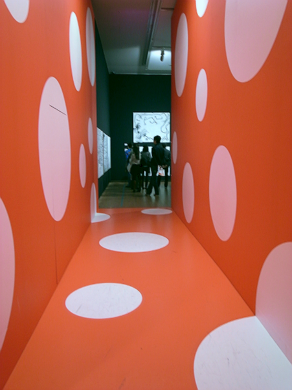 http://www.houyhnhnm.jp/blog/ishimitsu/images/kusama4.jpg