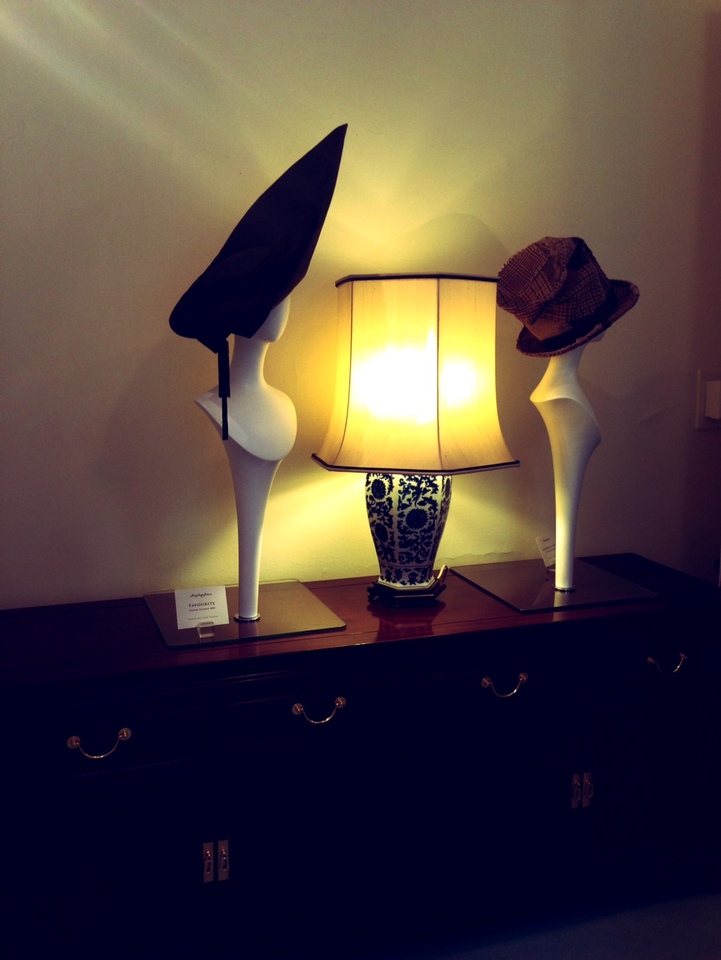 http://www.houyhnhnm.jp/blog/noguchi_yuka/images/2blkhats.JPG