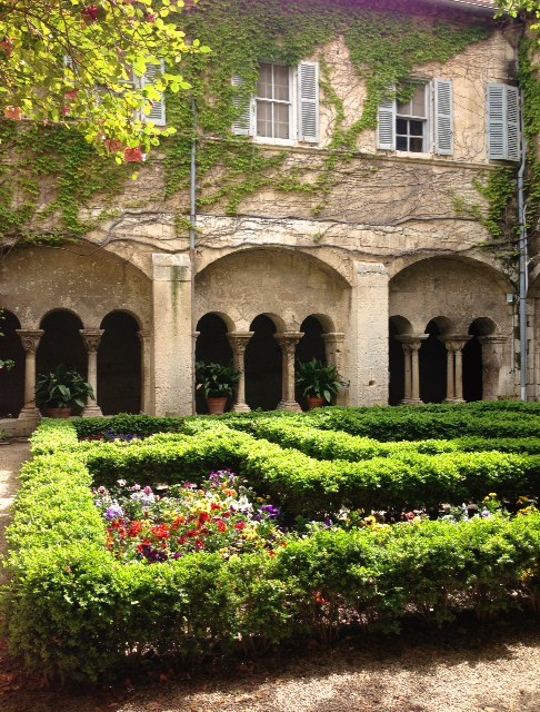 http://www.houyhnhnm.jp/blog/noguchi_yuka/images/hospital%20jardin.JPG