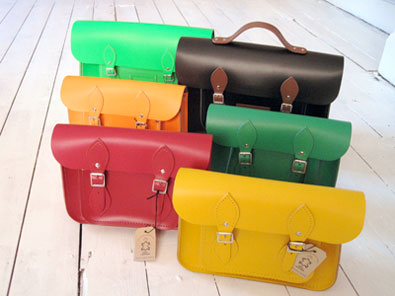 http://www.houyhnhnm.jp/blog/ozaki/images/satchel_in_color.jpg