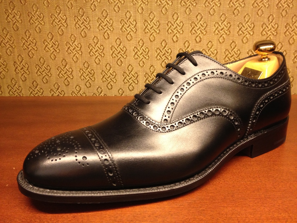 http://www.houyhnhnm.jp/blog/united_arrows/images/DIPLOMAT%20CALF.JPG