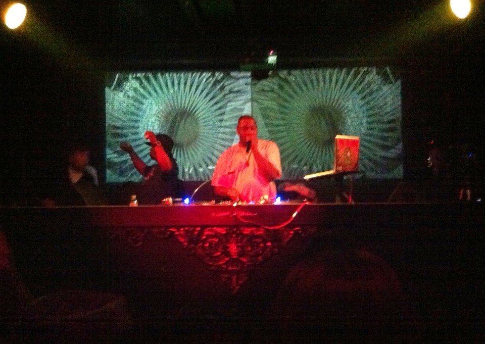 http://www.houyhnhnm.jp/blog/united_arrows/images/biz.JPG