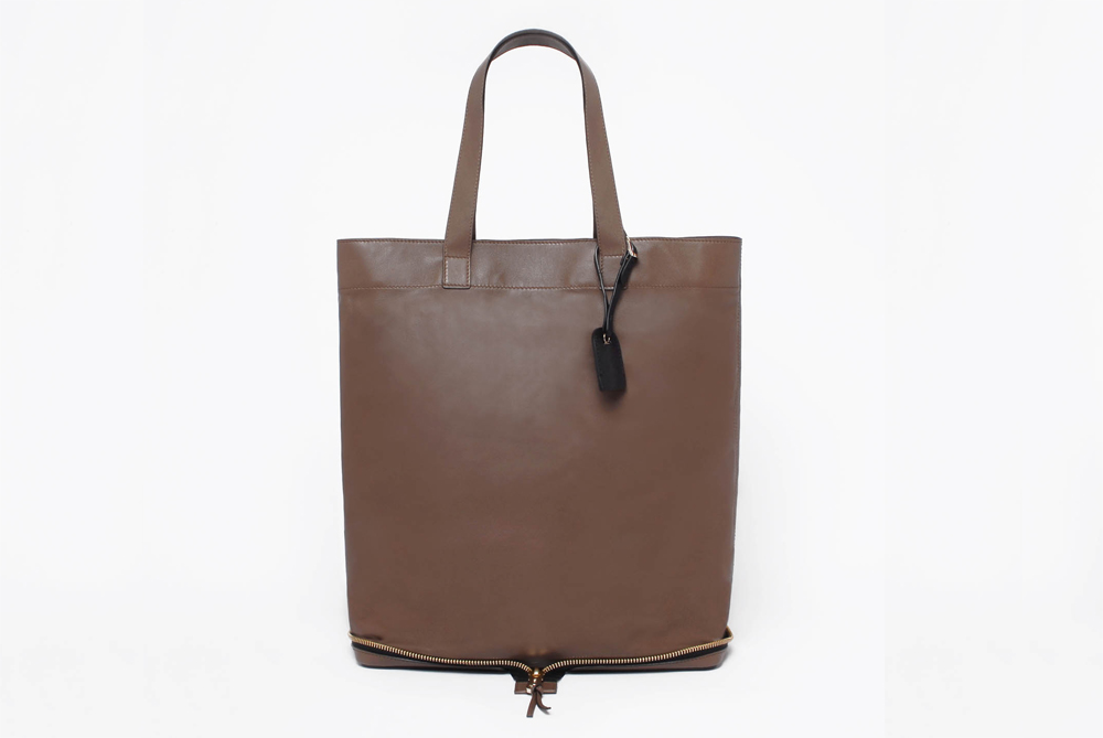 http://www.houyhnhnm.jp/fashion/news/images/AMELIATOTE.jpg