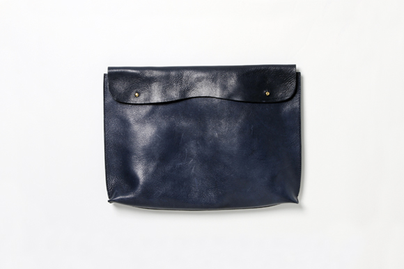 http://www.houyhnhnm.jp/fashion/news/images/Pull%20Up%20Leather%20Clutch%20Case.jpg
