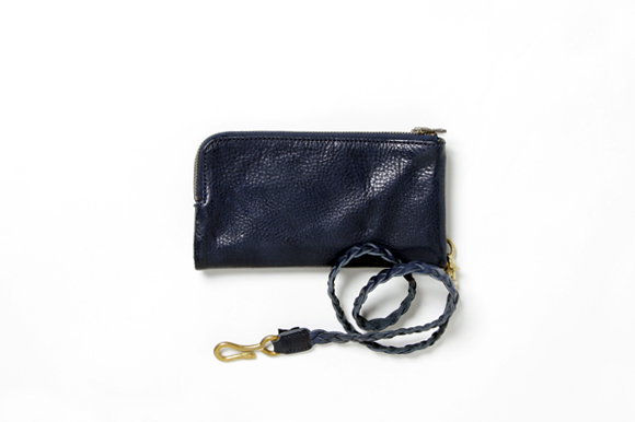 http://www.houyhnhnm.jp/fashion/news/images/Pull%20Up%20Leather%20Wallet.jpg