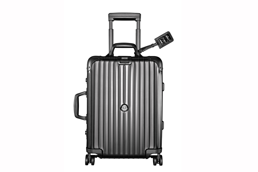 http://www.houyhnhnm.jp/fashion/news/images/RIMOWA%20%26%20Moncler.jpg