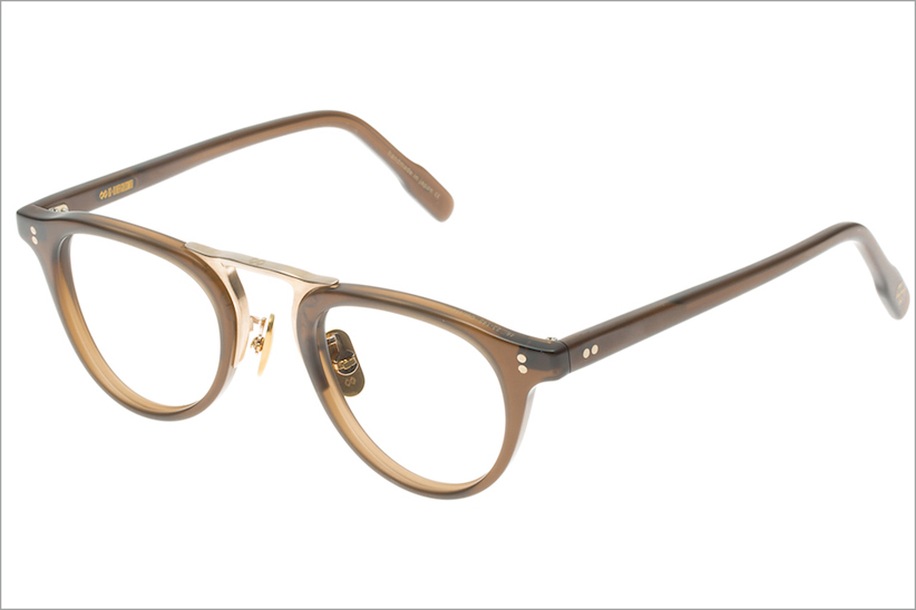 オージー・バイ・オリバー・ゴールドスミスの新作は、フツウのメガネと一線を画す仕上がりです。