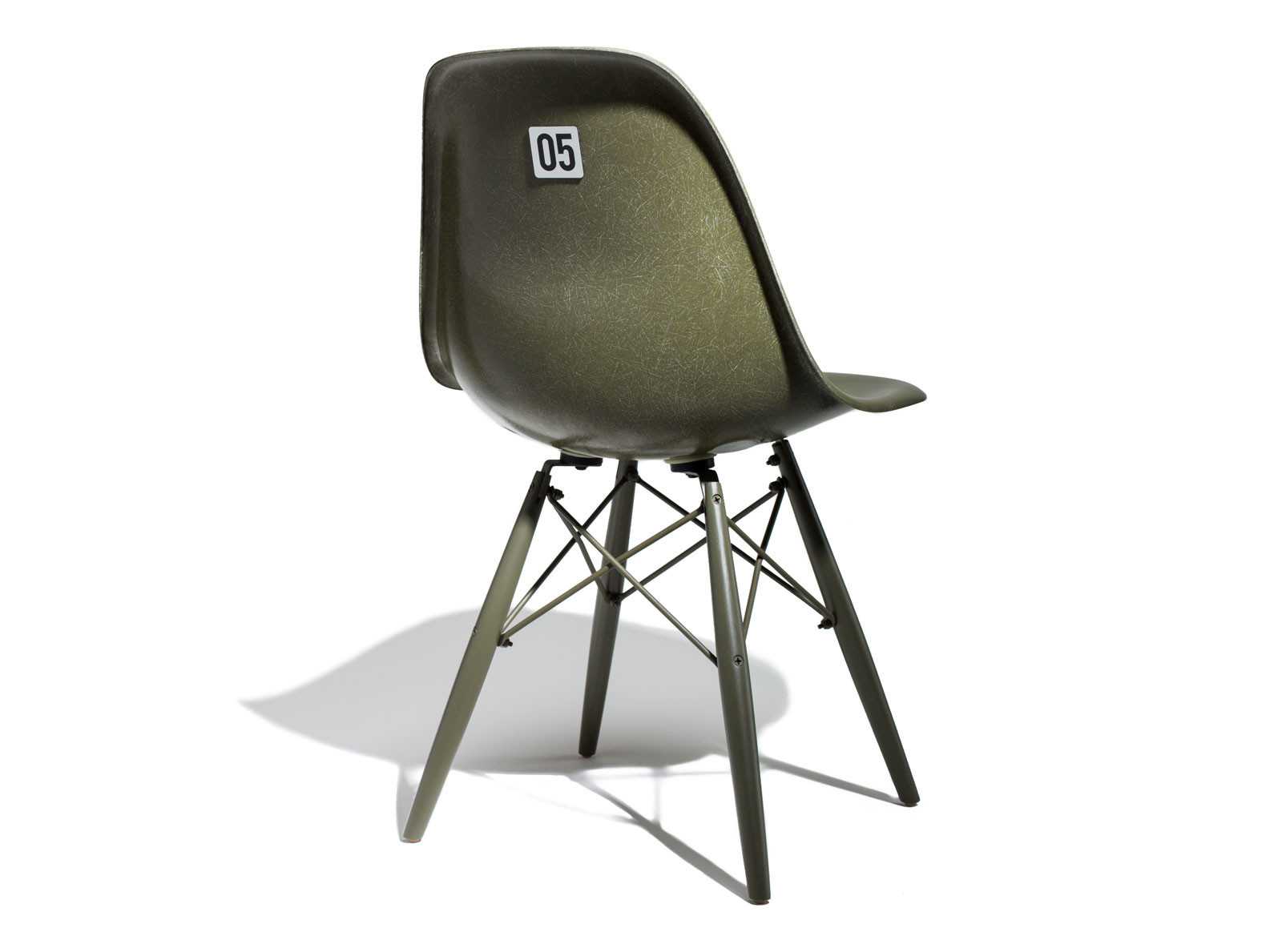 http://www.houyhnhnm.jp/news/images/accessories_misc_undftdxmodernica_undftd-modernica-chair_MDNC.UND.view_2.color_olive_2048x2048.jpg