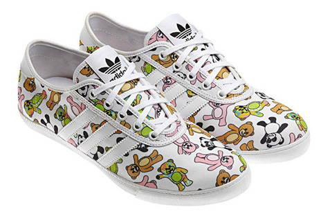 jeremy-scott-x-adidas-originals-js-p-sole-bear-print-pair-1.jpg