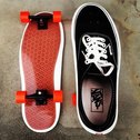 VANSのスニーカー型スケートデッキ。