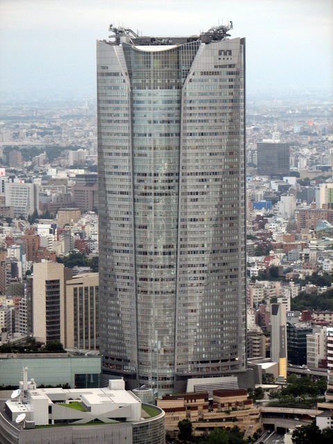 Roppongi_Hills_Mori_Tower_from_Tokyo_Tower_Day.jpg