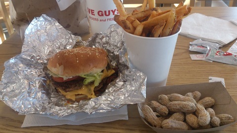 FIVE GUYS BYRGER1.jpg