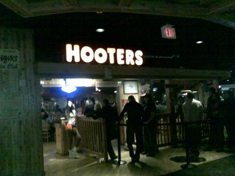 HOOTERSLV.jpg