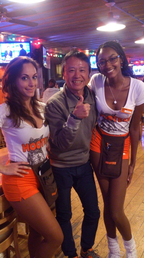 HOOTERS1.jpg