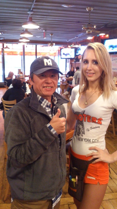 HOOTERS2.jpg