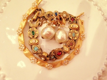 gold-jewery.JPG