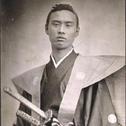 男の顔。