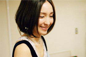 「ロック～わんこの島～」主演の麻生久美子にインタビュー。