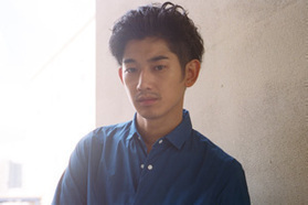 俳優・瑛太 ―迫真の演技に込められた、守るべき家族の姿。