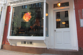 NY ブリーカーストリートの古き良き名店が 移転リニューアル。