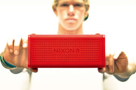 NIXONが放つ新しいスピーカー、登場。