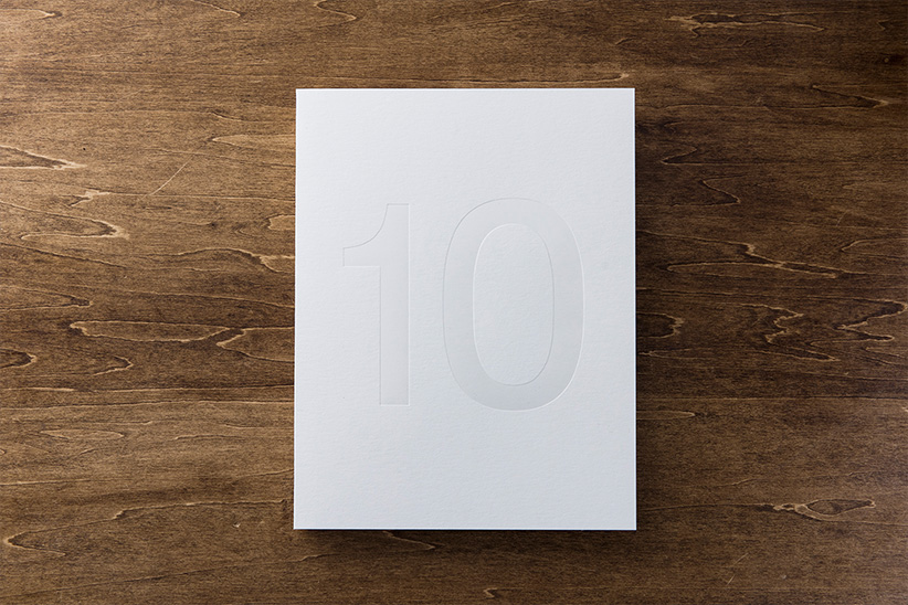 今を象徴する10人の女性のポートレート集『10FACES 02』。