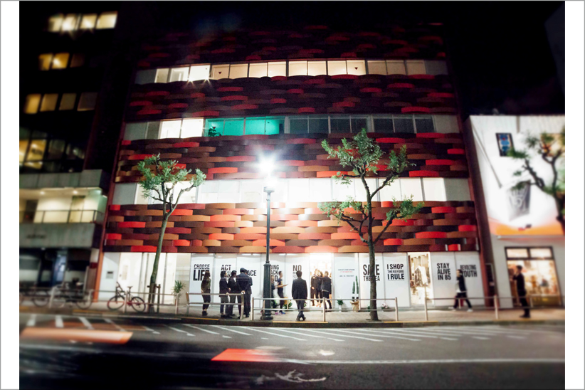 渋谷ファイヤー通りに誕生したキャサリン ハムネット ロンドンのコンセプトストア。