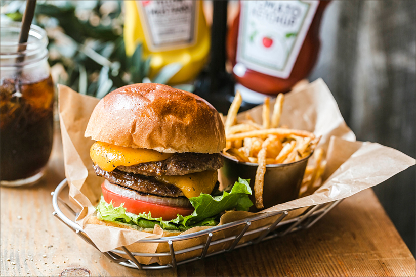 ガブッとかぶりつきたい！生まれ変わったJ.S.BURGERで美味しく満腹になりましょう。