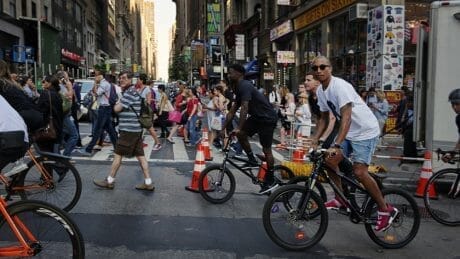 ファレル・ウィリアムズがサプライズで登場した場所とは？