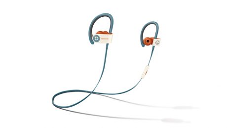 The ideal form of wireless earphones co-created by Undercover and Beats.