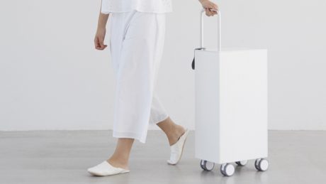 Disguised as a suitcase, it is actually a dehumidifier! The full functionality of the product is also noteworthy.