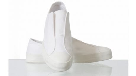 That shoe that is so anonimous is now available again in canvas.