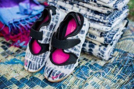 女性のためのナイキ エア リフト。エキゾチックな柄をまとって登場。