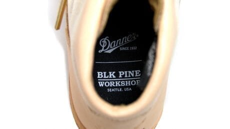 ブラックパインが仕掛ける、メイドインジャパンのダナーライト。