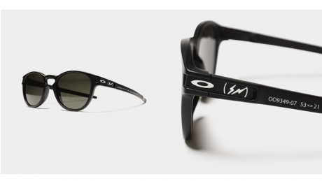 Fragment design led by Hiroshi Fujiwara has specially ordered Oakley sunglasses. The detail work added to the masterpiece shines through.
