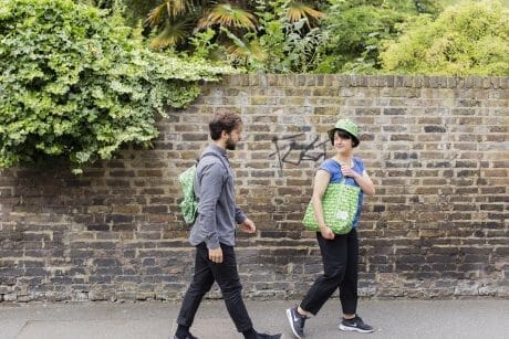 Cute, but not too cute. We have found bee-patterned goods for unisex use.