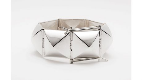 Enjoy the unique beauty of the one and only. A new series of endo's silver accessories has debuted.