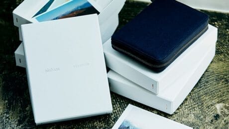 ニュアンスがてがけるほぼ日手帳のカバーは、インディゴカラーの逸品。