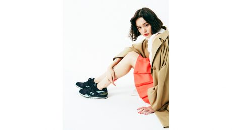 玉城ティナが考案。あらゆるシーンで使えるシックなスニーカー。