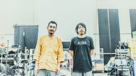 演出・豊田利晃と渋川清彦にインタビュー。台風連発のこの時期こそ見るべき舞台『怪獣の教え』が9月21日（水）より再演。