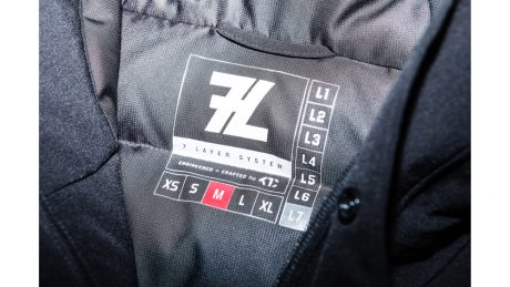 雨・風・雪もなんのその。7Lによる全天候対応型高機能ウェア。