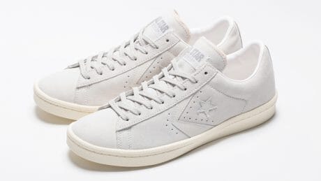 純白のプロレザー。スエード使いが美しい40周年記念モデルです。