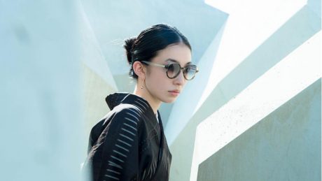 エミー賞の公式スポンサーとなった日本発のアイウェア。その名は、VIVONです。