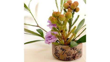 どこまでもユニークでキャッチー。SEE SEEの新作は、フラワーベースだけじゃない。