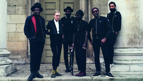 ベースの魅力をより引き立たせる、アート・カムズ・ファーストのデザイン手腕が見事です。