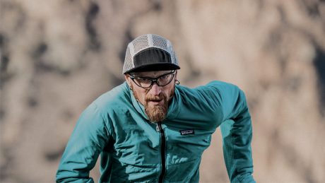 前に保温性、後ろに通気性。パタゴニアから、ナノエア・ライト・ハイブリッド・ジャケットが登場。