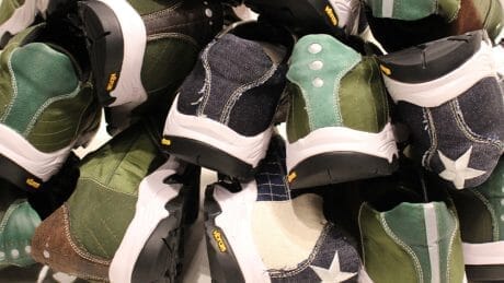 ボナムとミソグラフィーが再び共演。リメイク素材をアッパーにあしらった新感覚のシューズが出来上がりました。