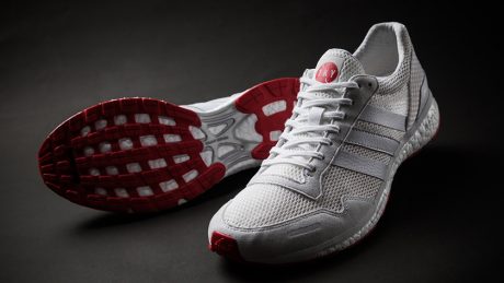 東京マラソンをこれで走るのもアリでしょう。アディダスのTOKYOをイメージしたアイテムです。